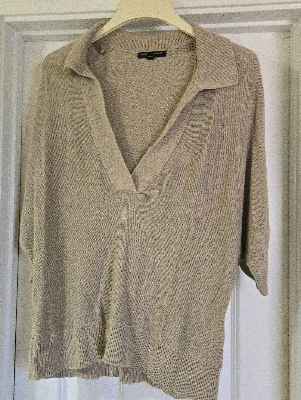 Banana Republic Women's Beige Tan V-Neck Polo Short Sleeve Collared Sweater XL